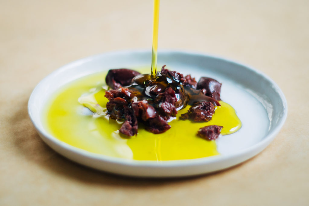 Greek Farro Salad w/ Kalamata Olive Vinaigrette | Well and Full | #vegan #recipe