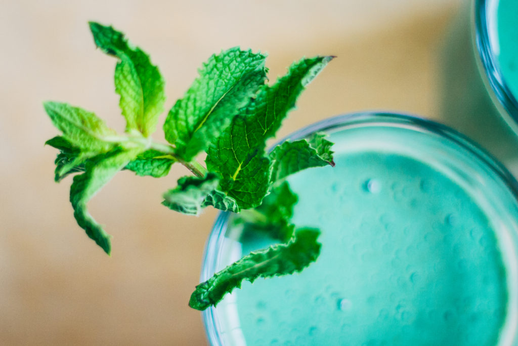 Vanilla Mint Superfood Smoothies w/ Spirulina | Well and Full | #vegan #plantbased #recipe