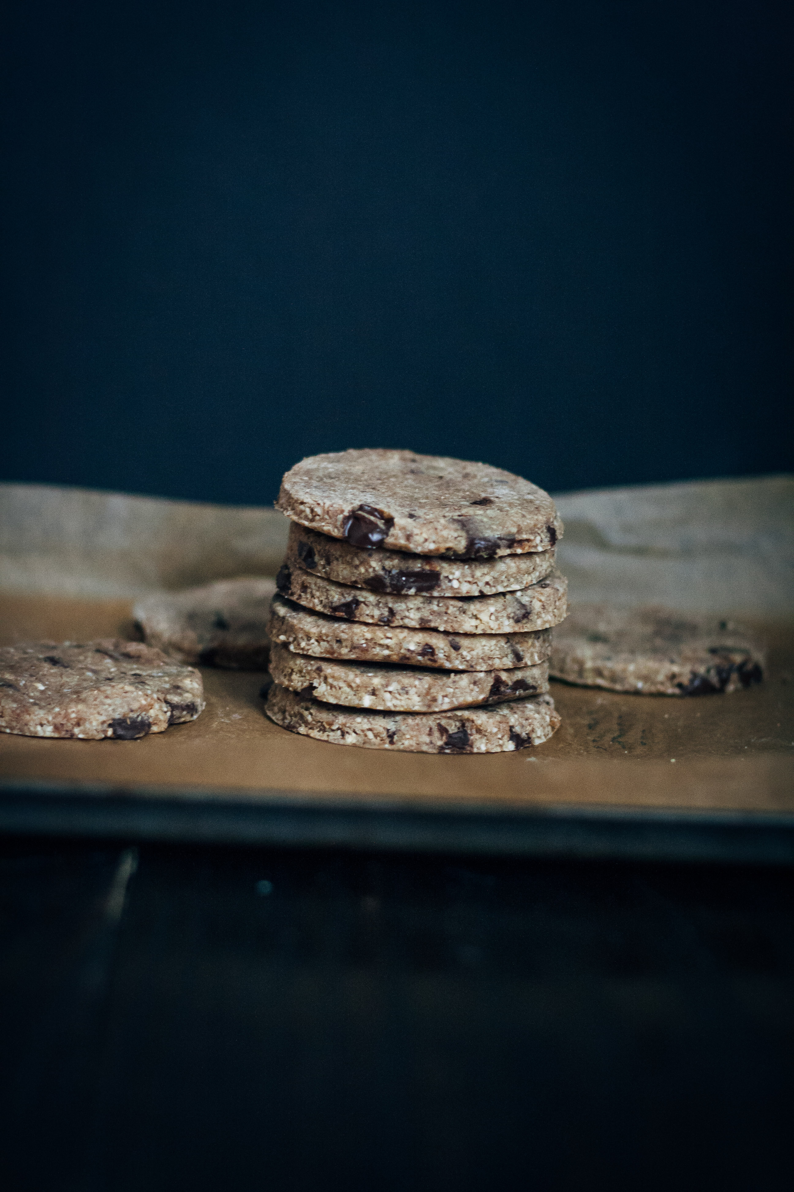 Raw Vegan Chocolate Chip Cookies | Well and Full | #raw #vegan #recipe