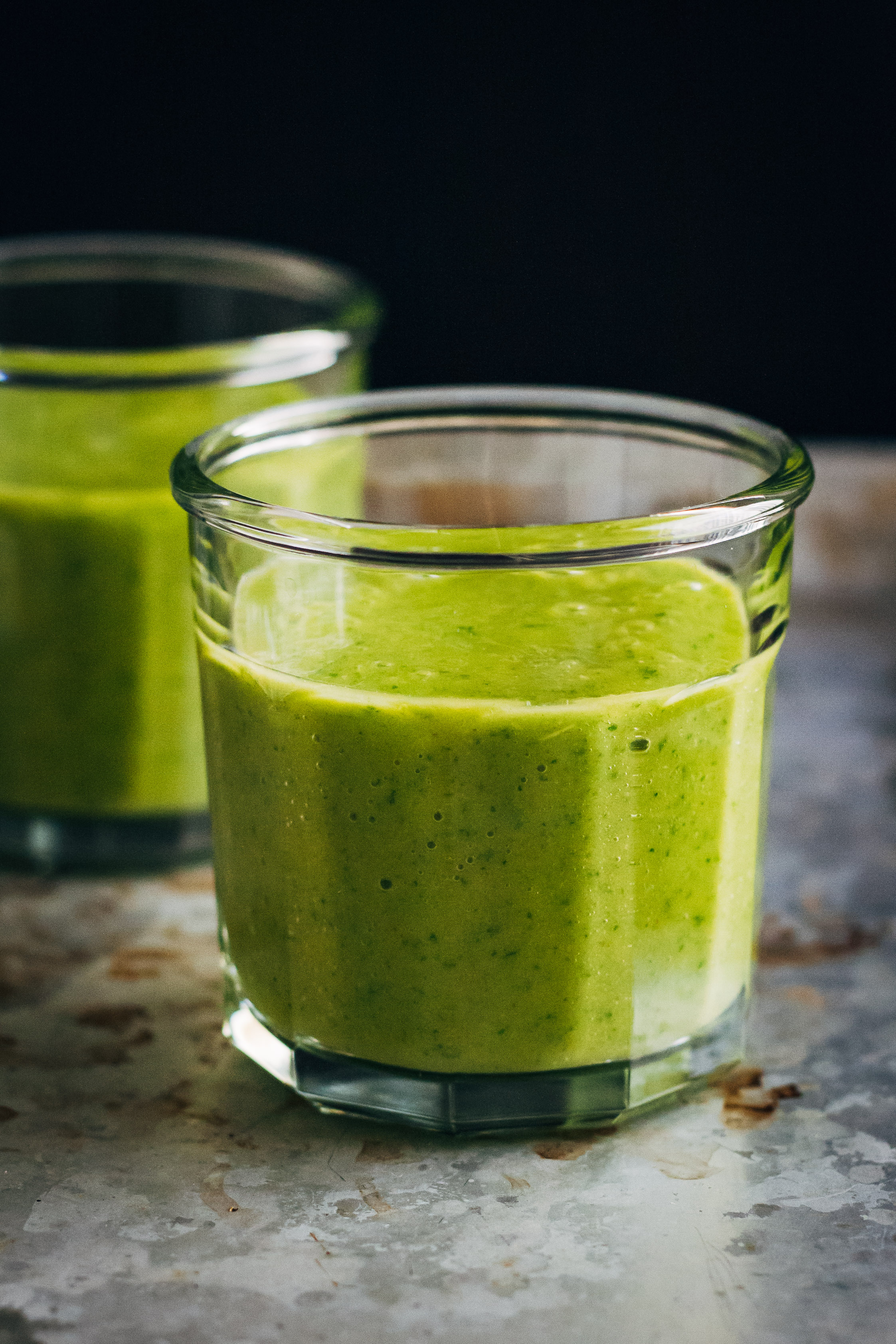 A Simple Green Vegan Smoothie | Well and Full | #vegan #recipe