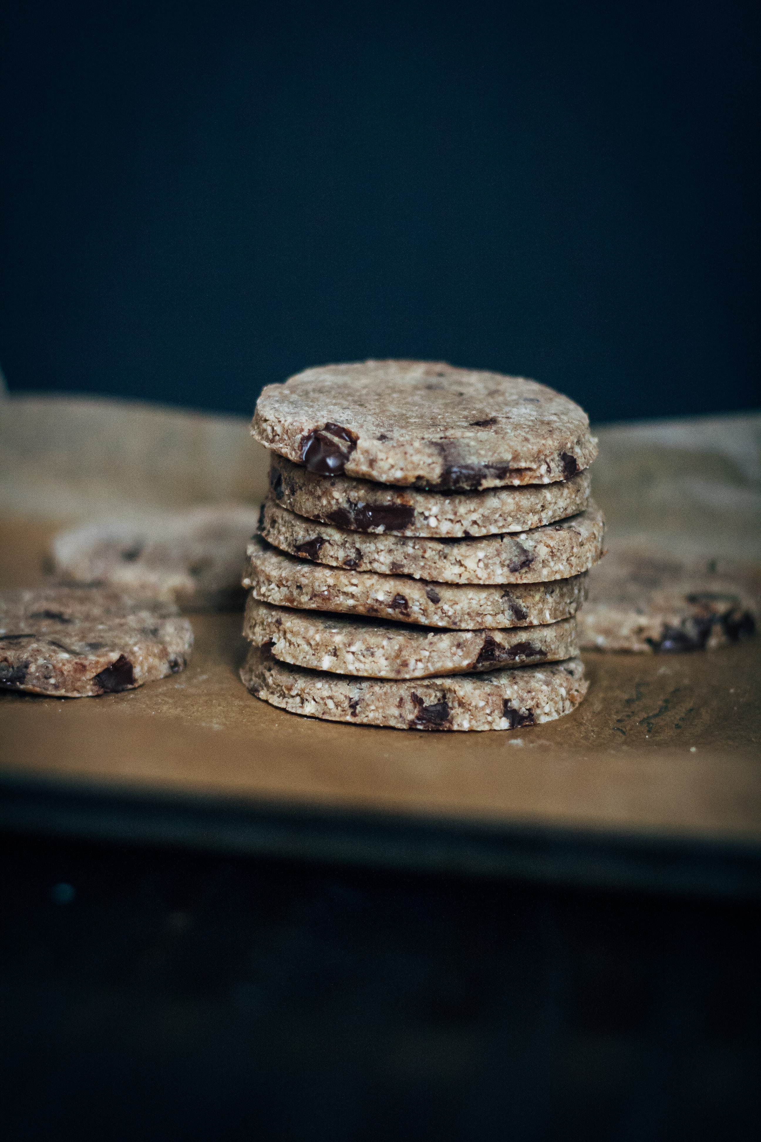 Raw Chocolate Chip Cookies | Well and Full | #raw #vegan #recipe