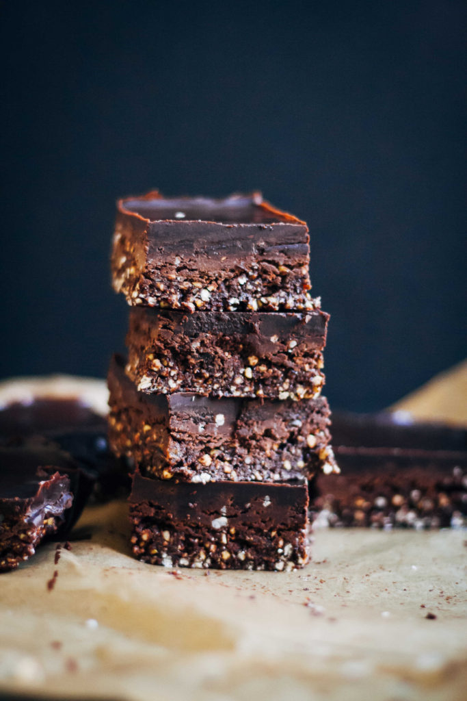 raw chocolate fudge brownie bars | well and full | #raw #vegan