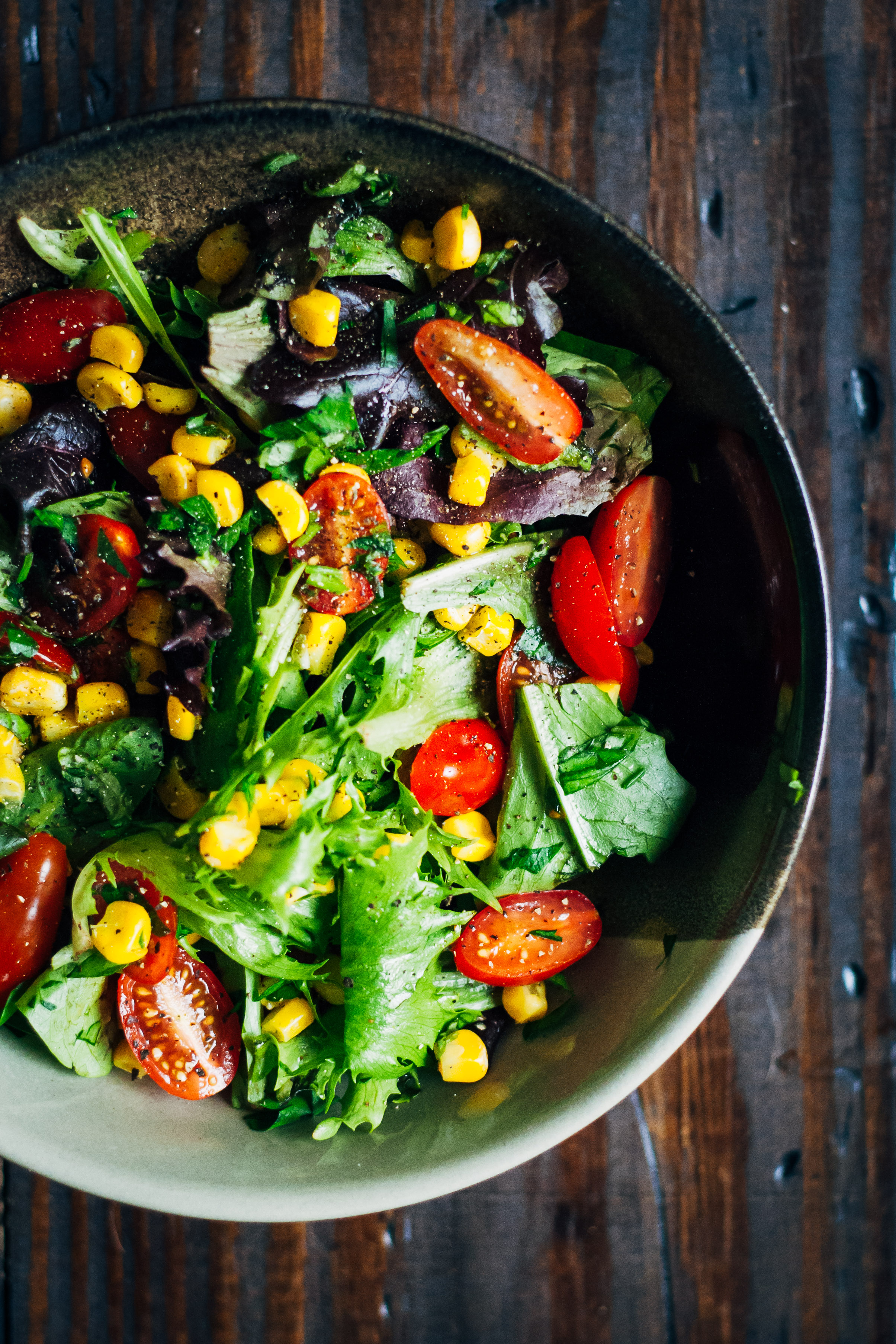 Summer Garden Salad w/ Sweet Corn, Tomatoes + Herbs | Well and Full | #vegan #salad #recipe