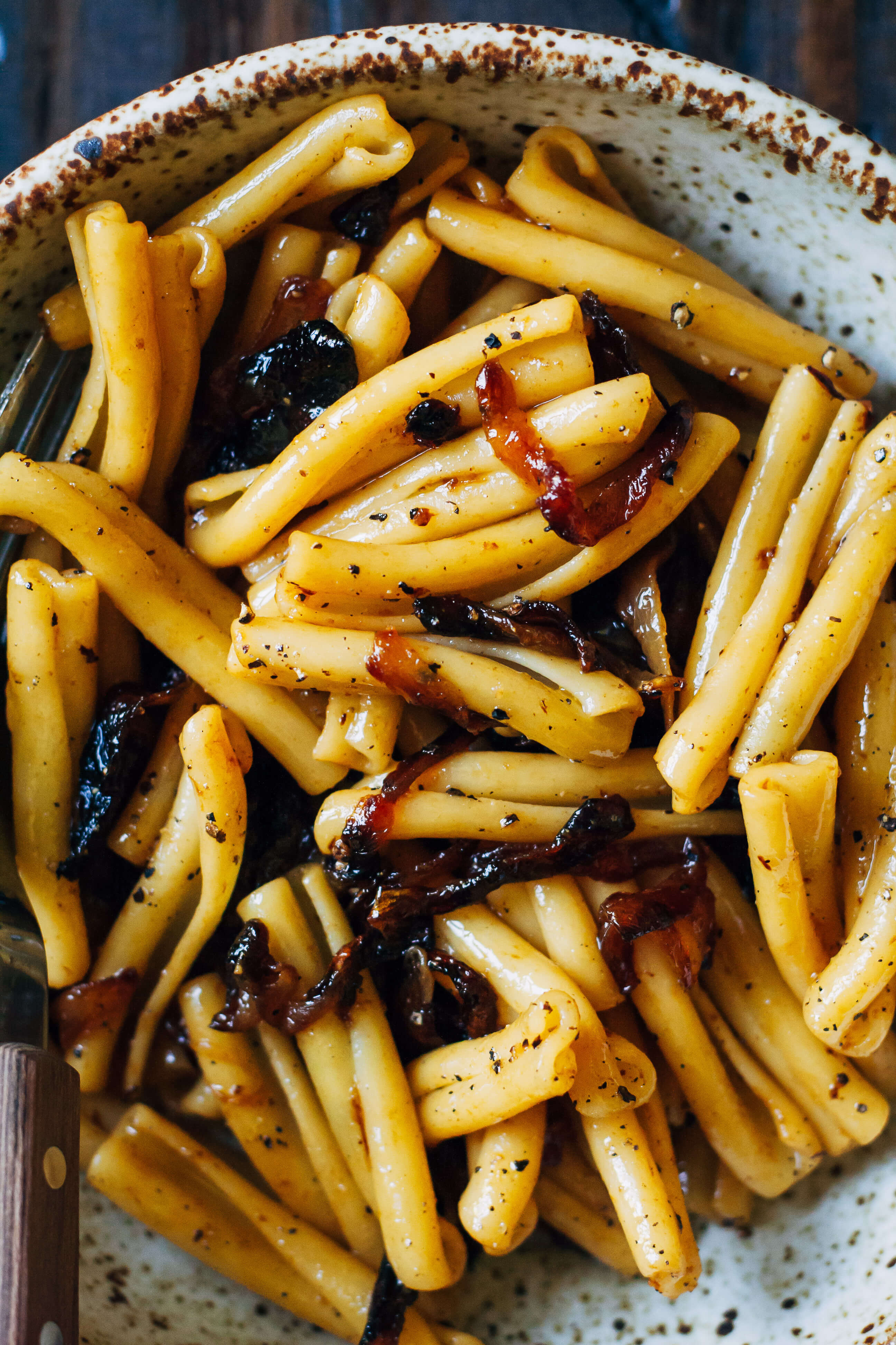 Vegan Caramelized Onion Pasta | Well and Full | #vegan #pasta #recipe