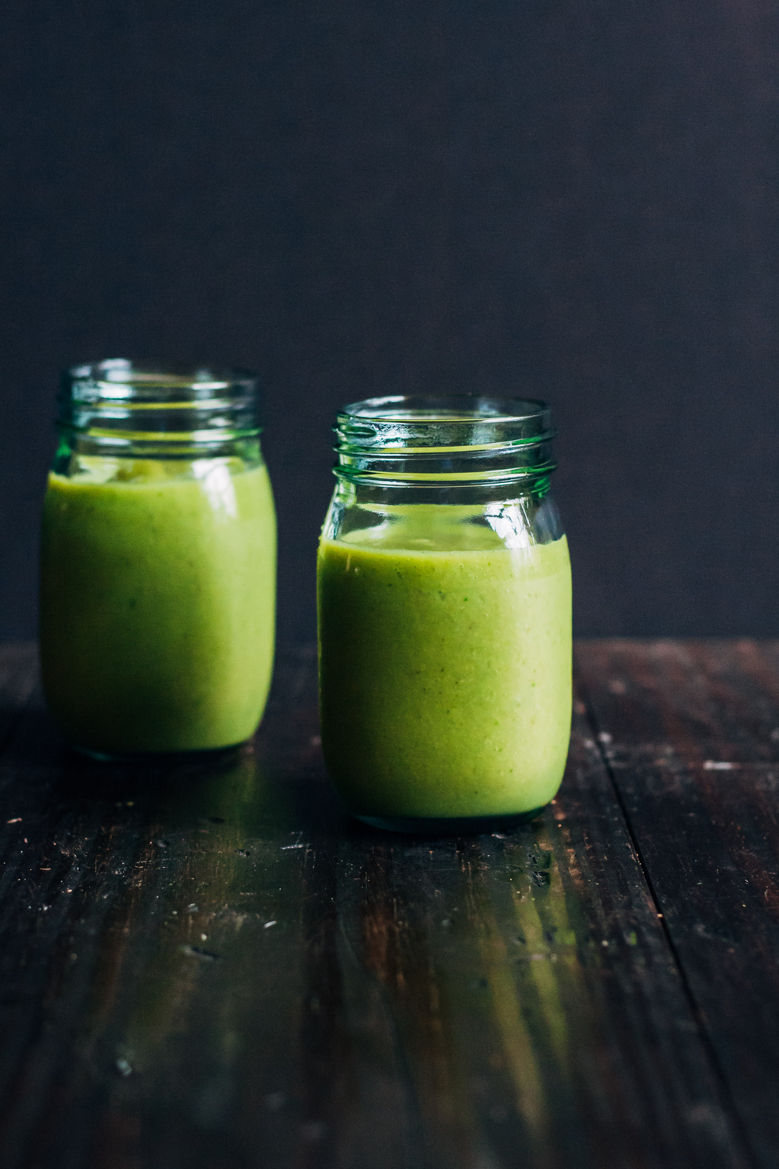 A Yummy Green Smoothie Recipe + Nom! | Well and Full | #vegan #smoothie #recipe