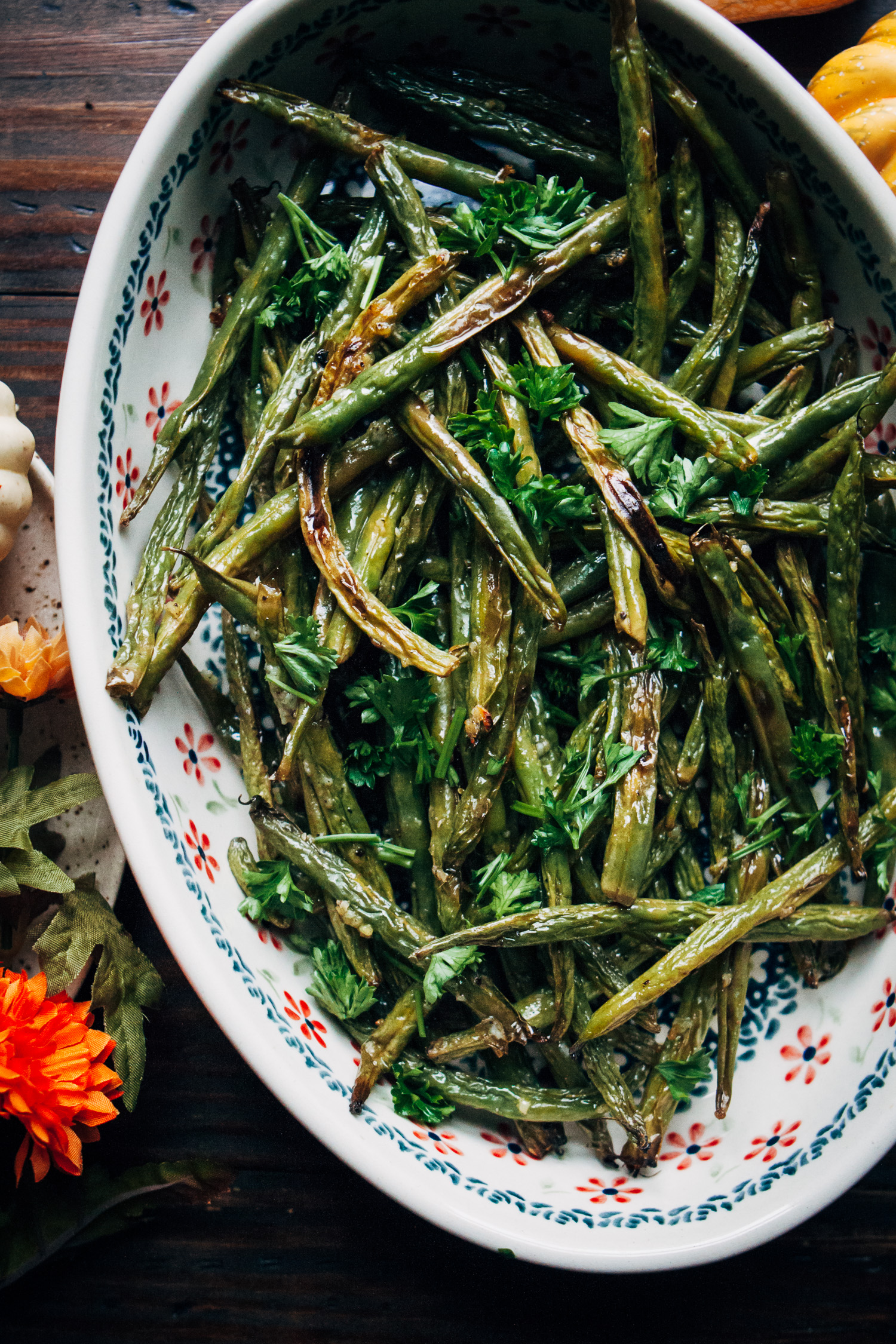 Vegan Roasted Green Beans | Well and Full | #vegan #thanksgiving #recipe
