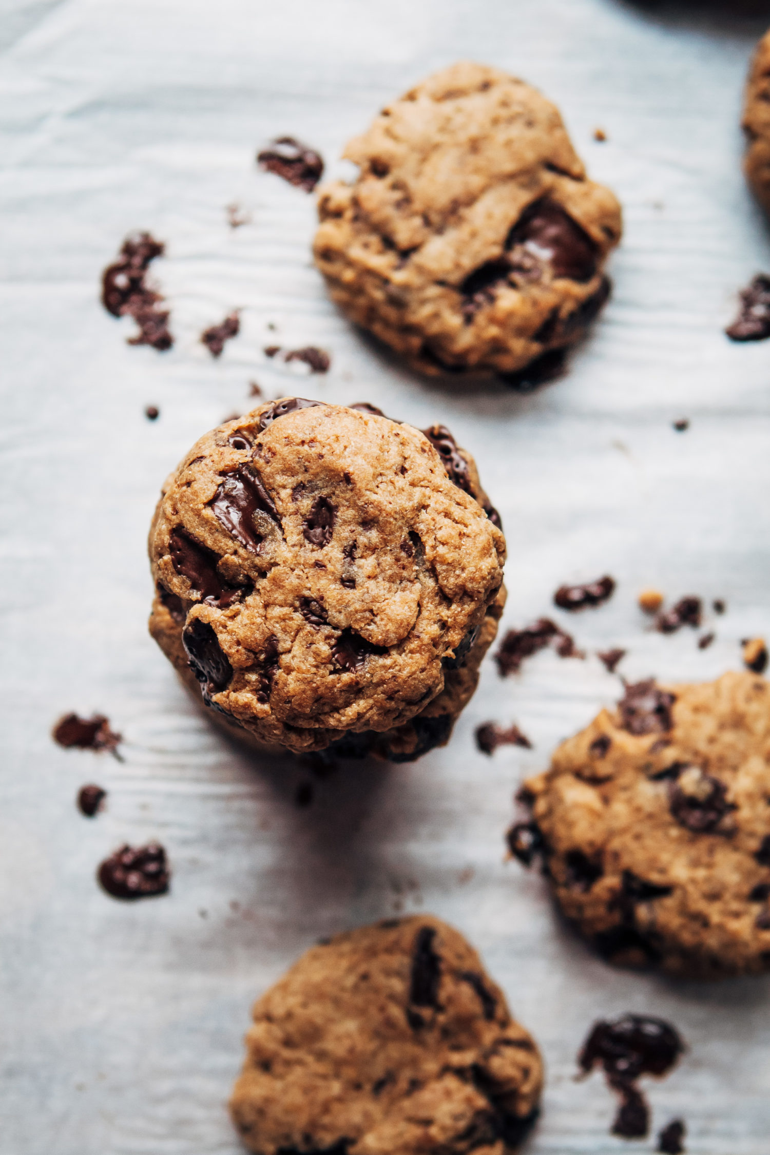 Vegan Chocolate Chip Cookies | Well and Full | #vegan #dessert #cookies