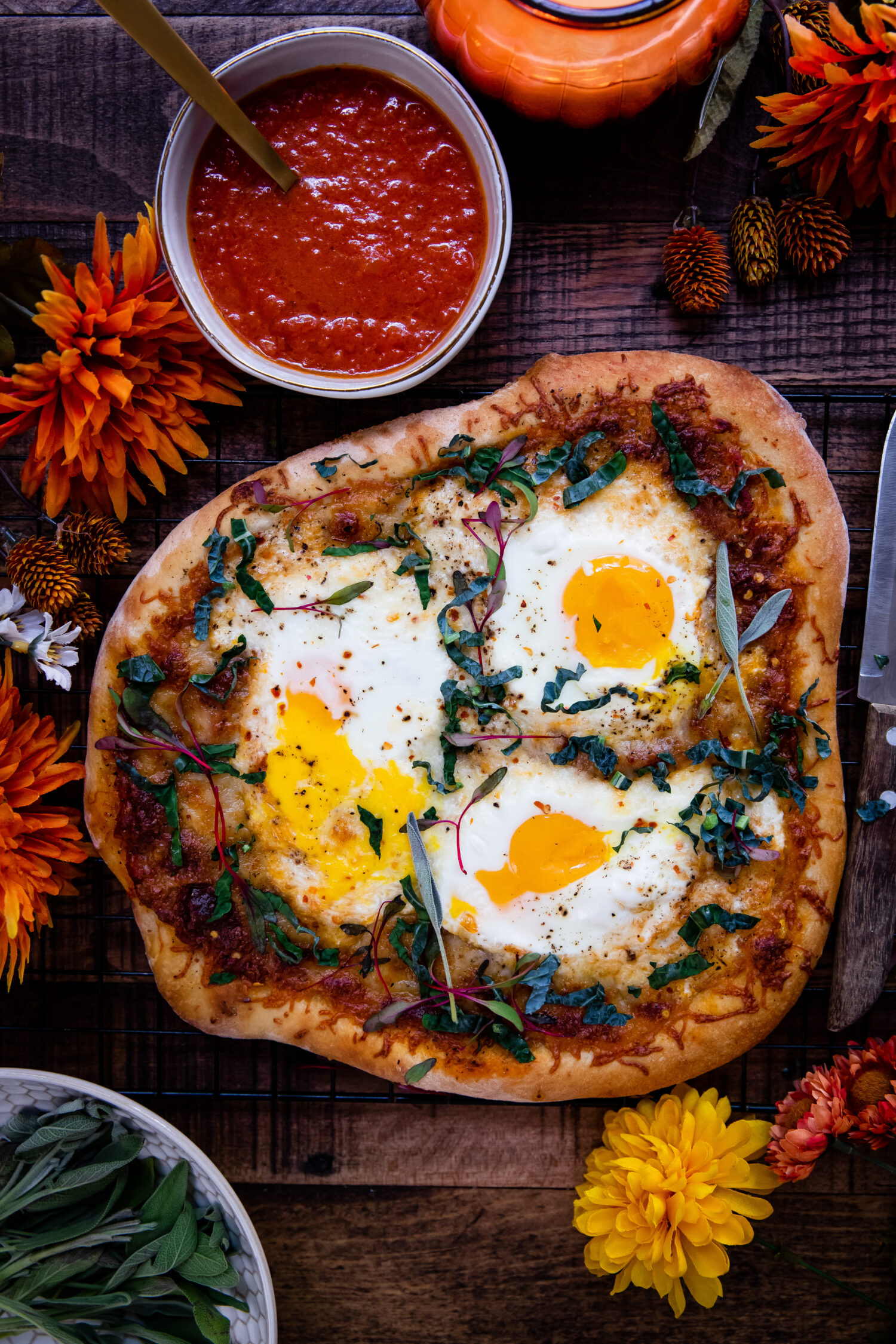 Vegetarian Pumpkin Breakfast Pizza | Well and Full | #vegetarian #fall #recipe