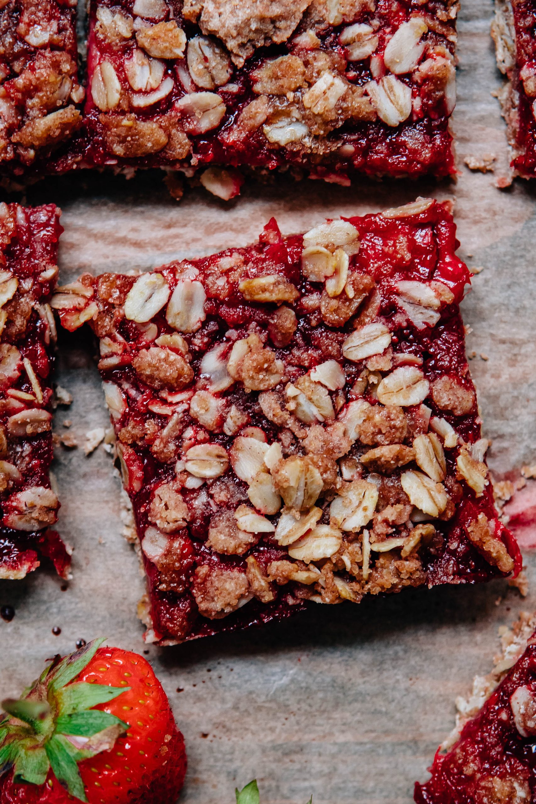 Strawberry Crumble Bars | Well and Full | #dessert #summerrecipe