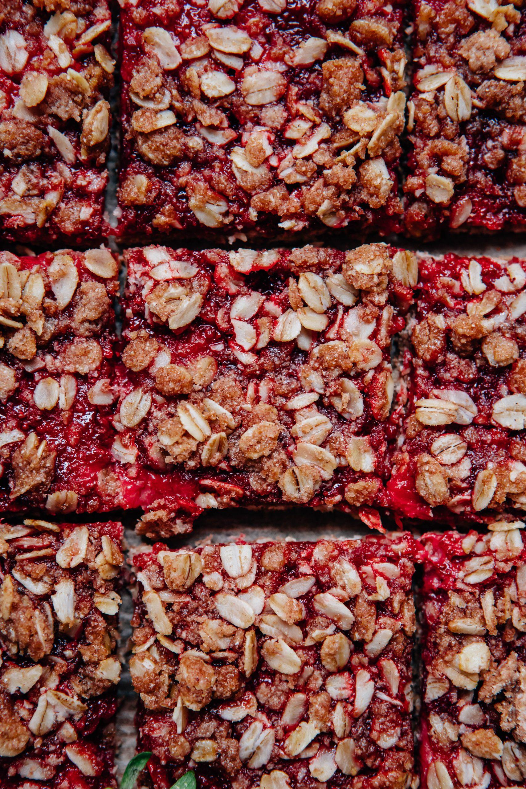 Strawberry Crumble Bars | Well and Full | #dessert #summerrecipe
