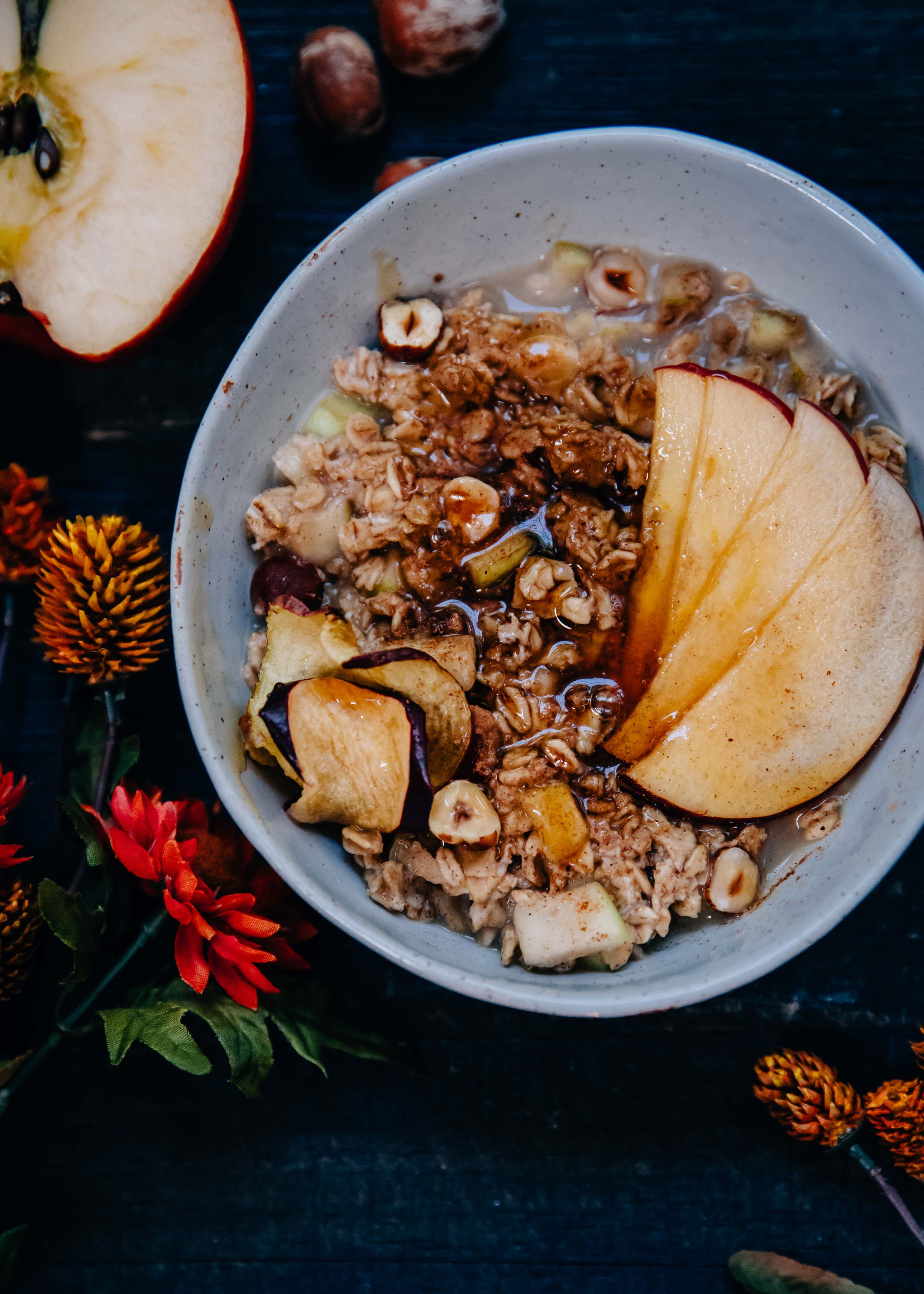 Apple Pie Overnight Oats | Well and Full | #recipe #fall #autumn #oats #aesthetic