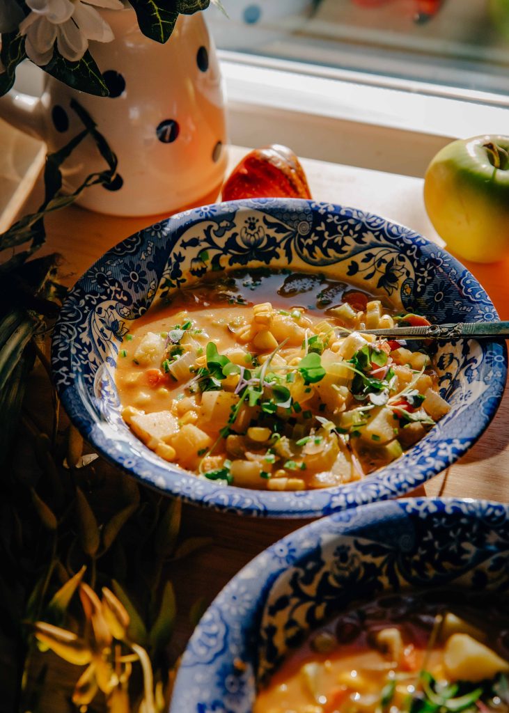 Late Summer Corn Chowder (Vegan!) | Well and Full | #vegan #recipe #vegetarian #seasonal #soup
