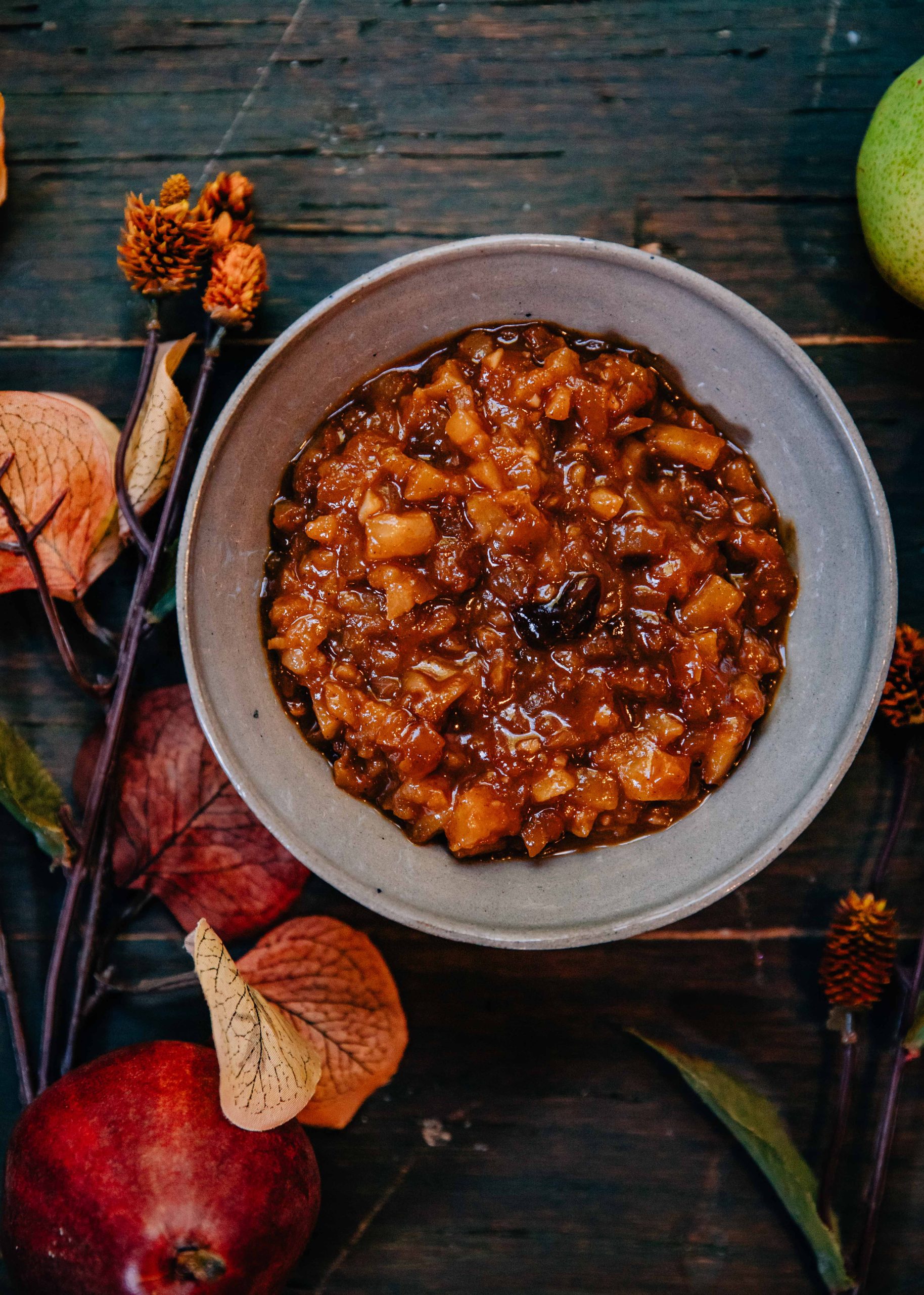 Spiced Pear Chutney | Well and Full | #recipe #vegetarian #vegan #autumn