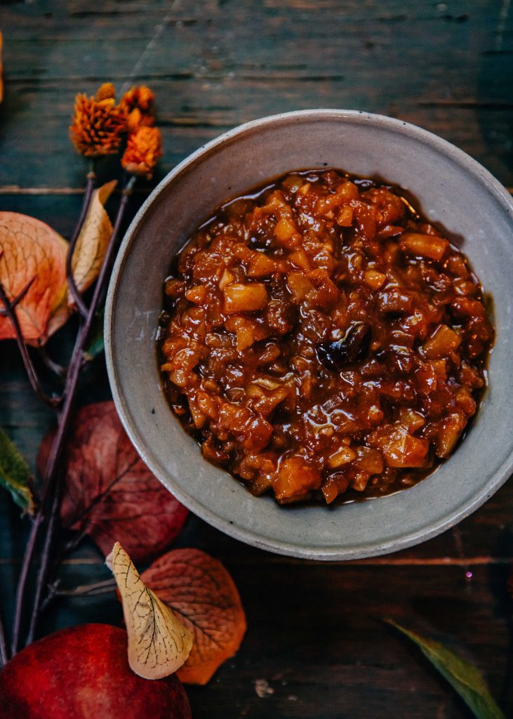 Spiced Pear Chutney | Well and Full | #recipe #vegetarian #vegan #autumn