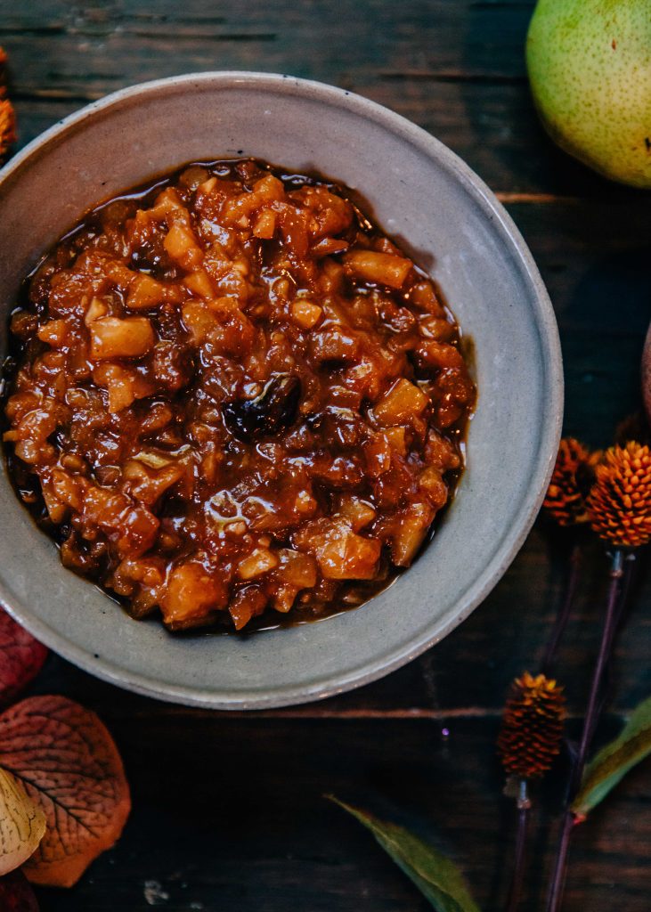 Spiced Pear Chutney | Well and Full | #recipe #vegetarian #vegan #autumn